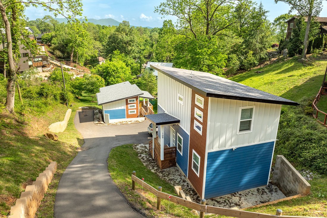 House in Asheville, North Carolina, United States 1 - 15714045