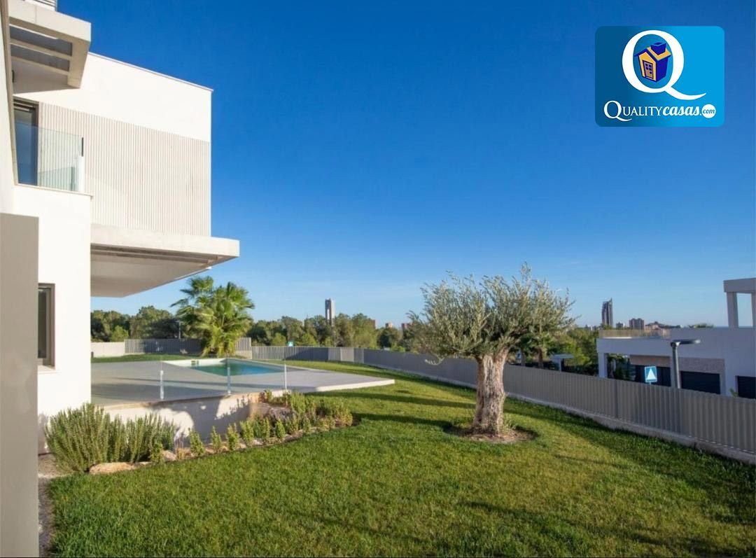 Villa in Finestrat, Valencian Community, Spain 1 - 15711311