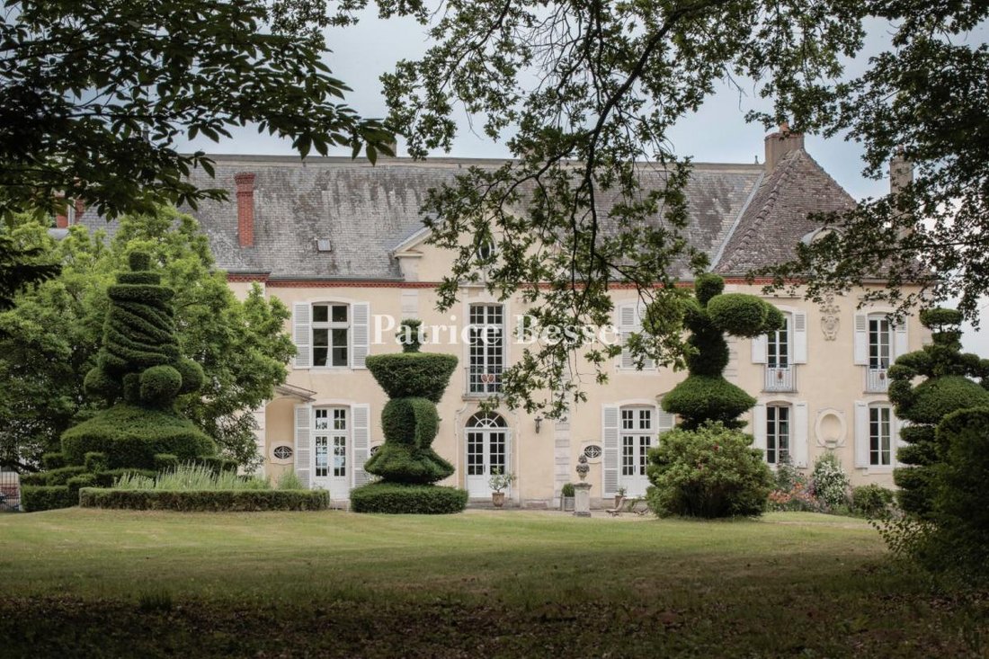 Whispers of Burgundy: A Hidden 18th-Century Château Veiled in Topiary and Time
