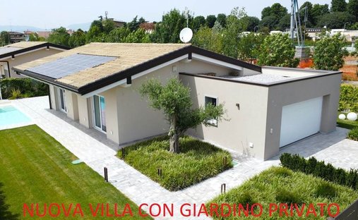 Villa in Ponti sul Mincio, Lombardy, Italy 1