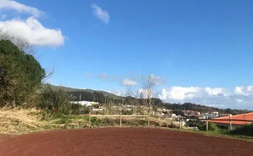 Land in Angra (Nossa Senhora da Conceicao), Azoren, Portugal 1