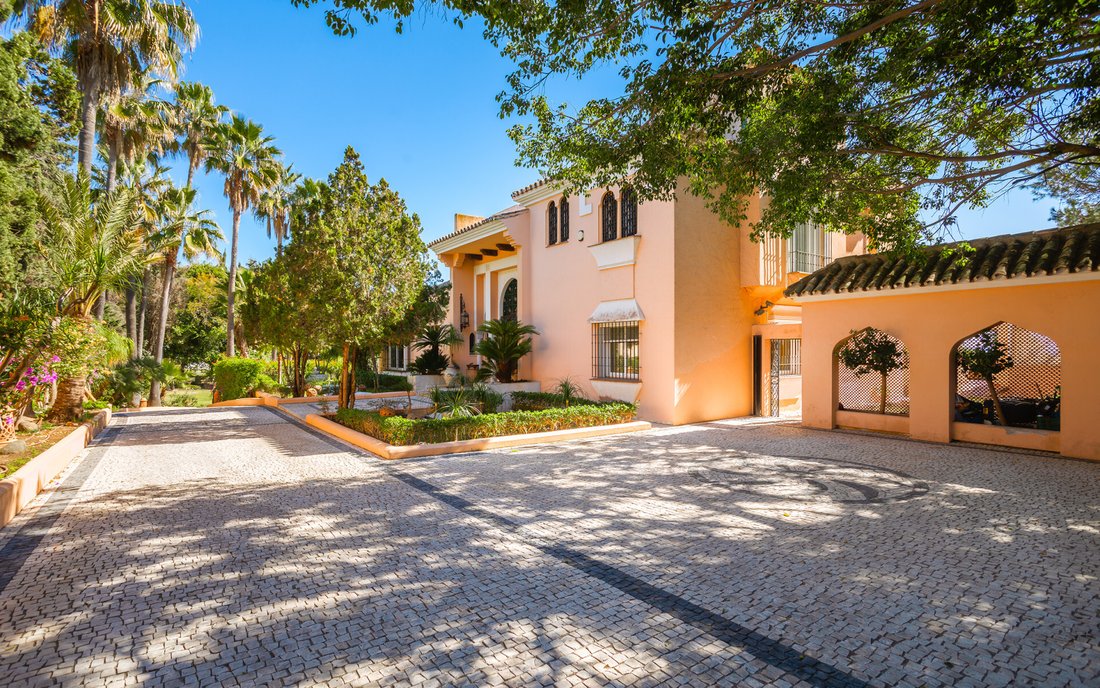 Villa in Cancelada, Estepona, Andalusia 1 - 15709643