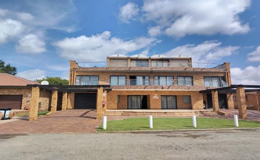 Country House in Vanderbijlpark, Free State, South Africa 1