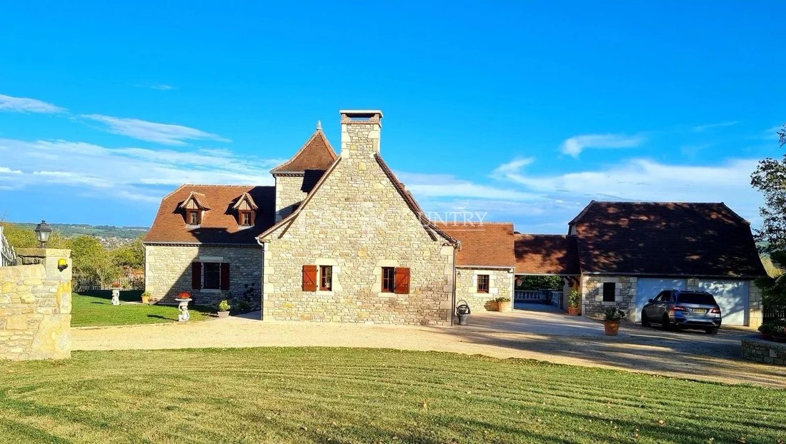 Estate in Saint-Céré, Occitania, France 4 - 15710106