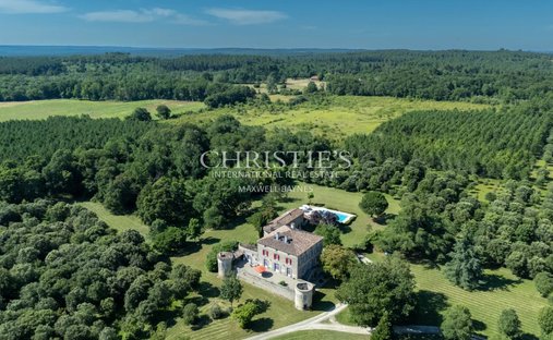 Castle in École Joseph Bara-Groupe scolaire Carnot-Hôtel de Ville, Agen, France 1