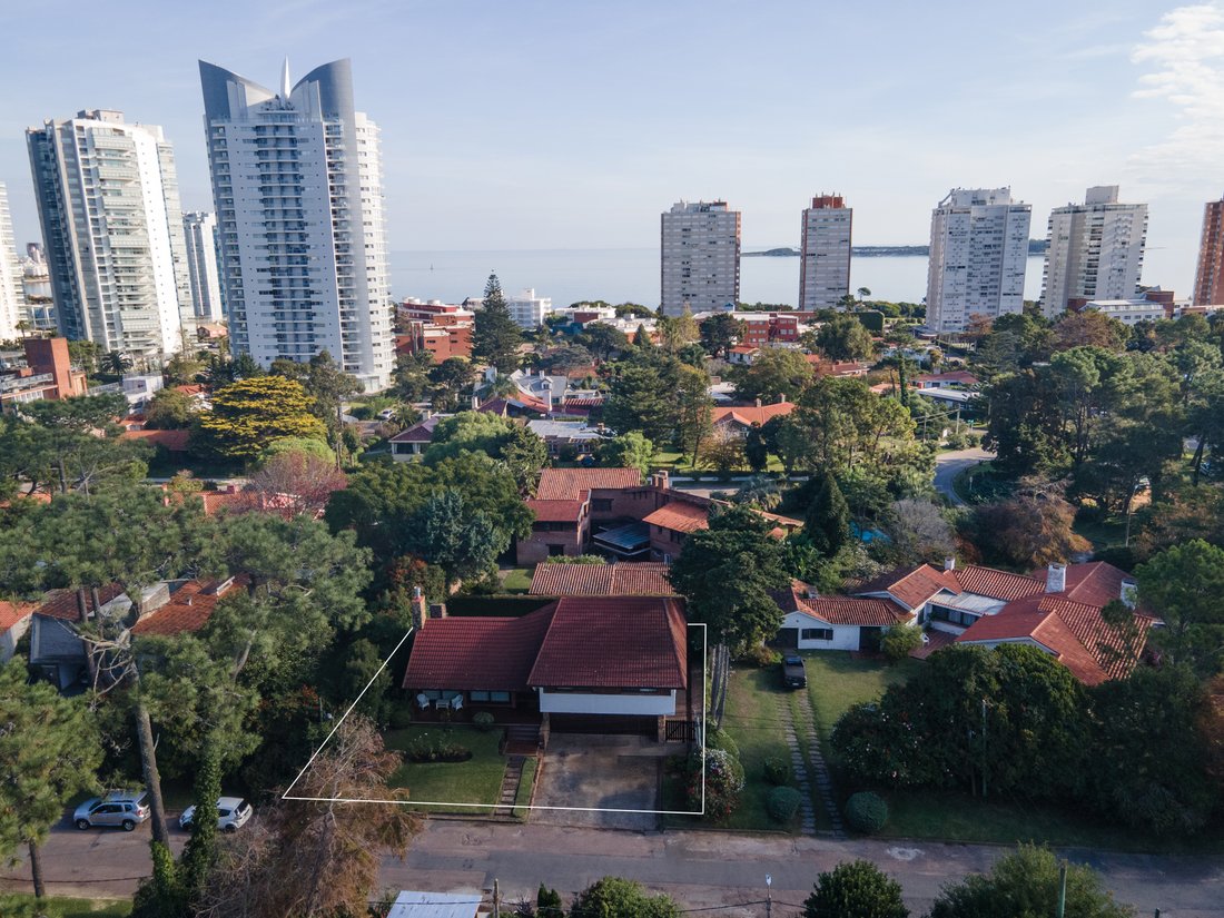 Townhouse in Punta del Este, Maldonado Department, Uruguay 1 - 15711637