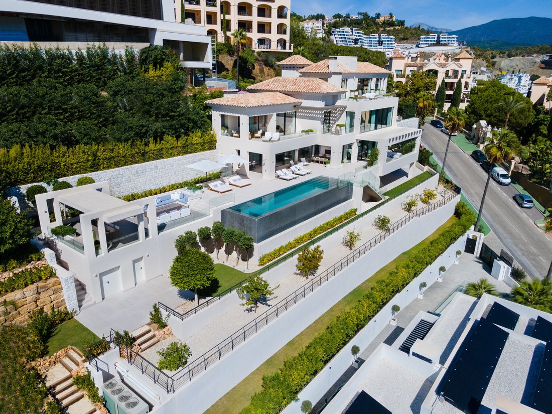 Villa in La Quinta, Benahavis, Andalusia 1 - 15709382
