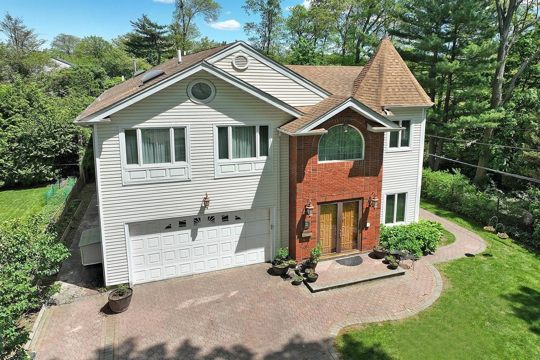 House in Garden City, New York, United States 3 - 15711944