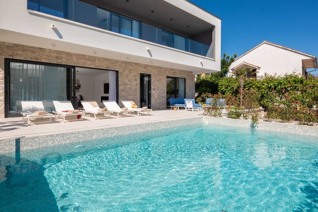 Villa in Rogoznica, Sibenik-Knin County, Croatia 2 - 15709303