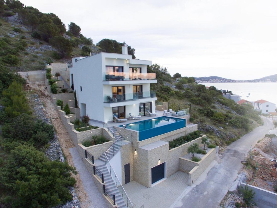 Villa in Sibenik-Knin County, Croatia 1 - 15713317