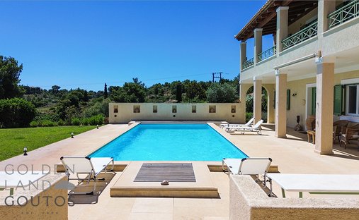 Villa in Koinotita Kranidiou, Kranidi, Greece 1