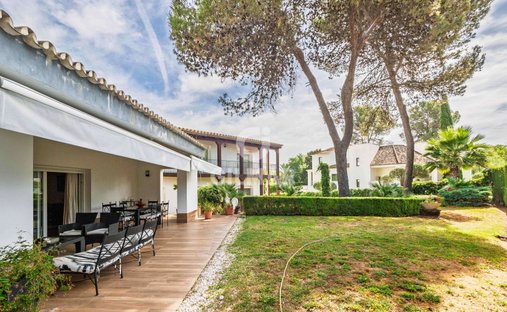 Villa en Castilleja de la Cuesta, Andalucía, España 1