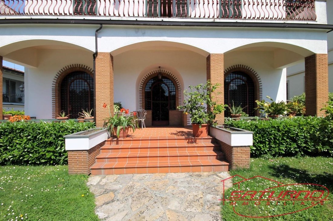 Villa in Historic Center, Lucca, Tuscany 2 - 15716505