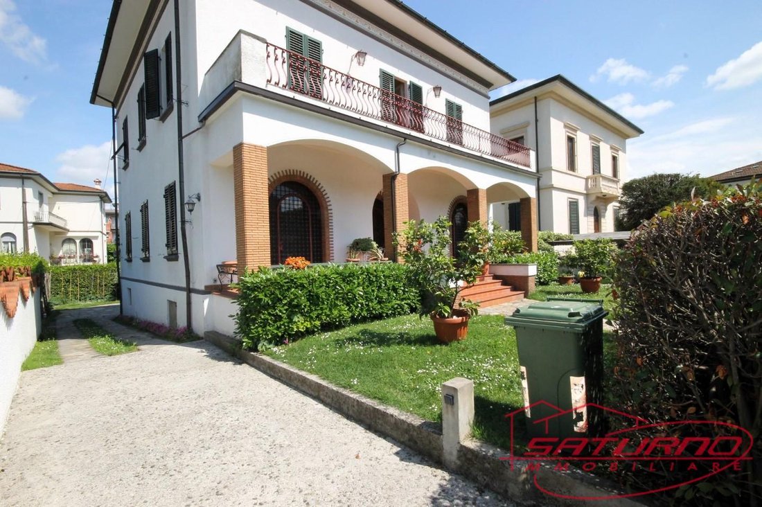Villa in Historic Center, Lucca, Tuscany 3 - 15716505