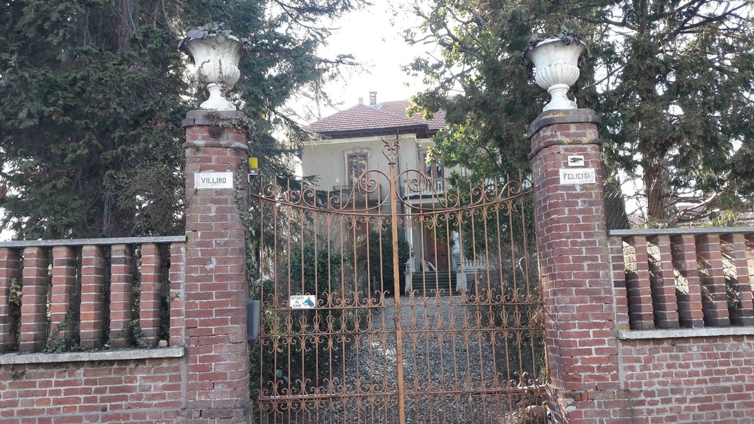 Villa in Cairate, Lombardy, Italy 1 - 15716844