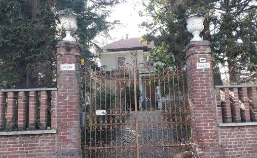 Villa in Cairate, Lombardy, Italy 1