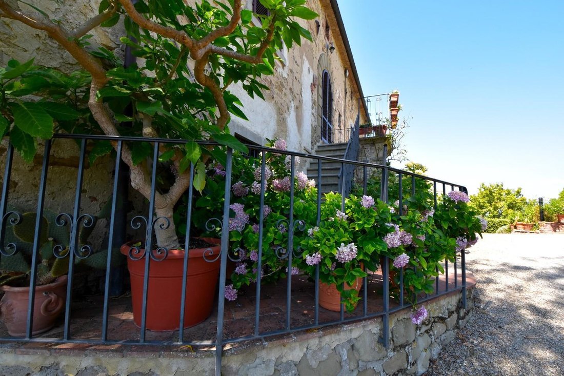 Farm Ranch in Monterchi, Tuscany, Italy 4 - 15716395