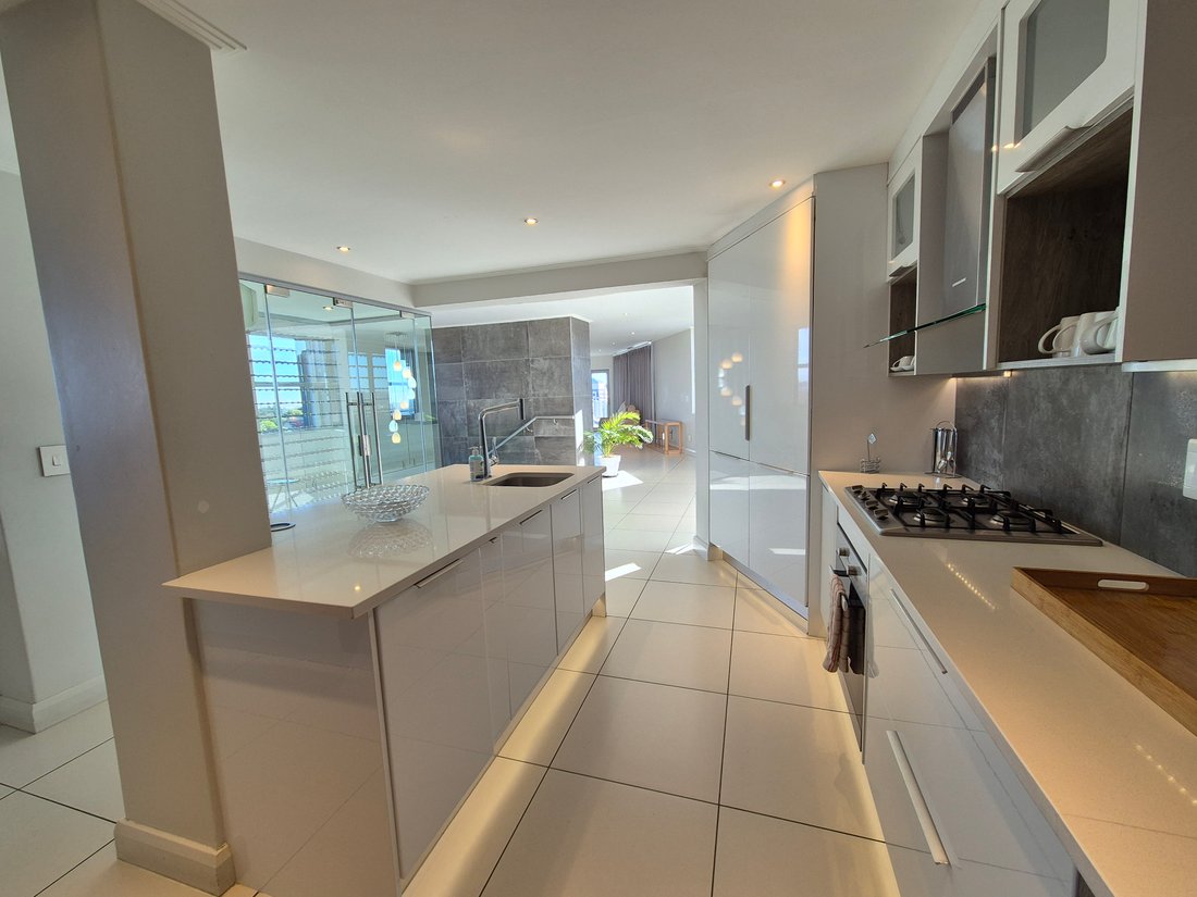 Apartment in Parkwood, Saxonwold, Gauteng 4 - 15714926