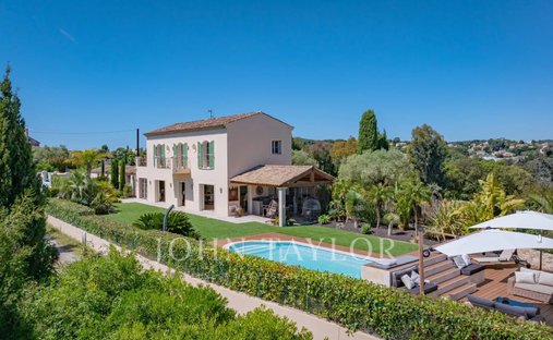 Villa in Les Cougoulins-Rastines, Antibes, France 1
