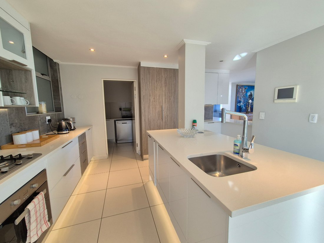 Apartment in Parkwood, Saxonwold, Gauteng 3 - 15714926