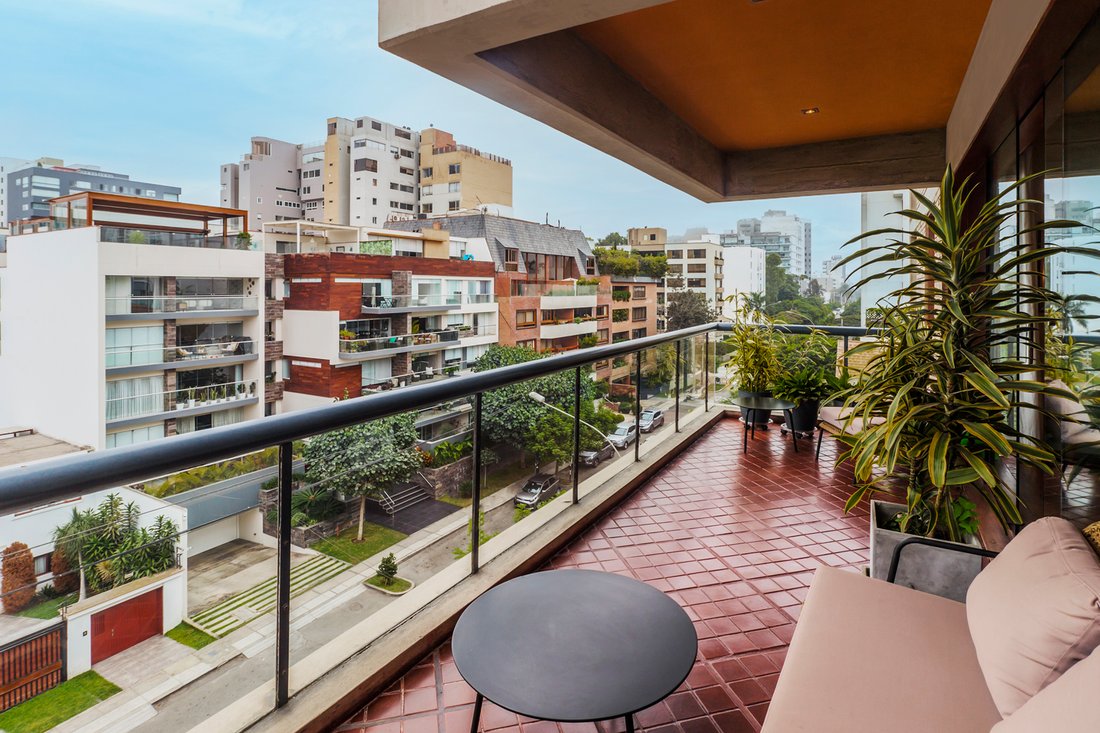 Apartment in San Isidro, Metropolitan Municipality of Lima, Peru 2 - 15722439