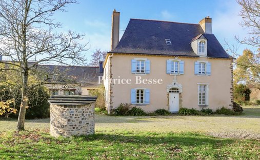 A Chateau From The 17th And 18th Centuries, Listed As A Regional Historical Monument, On