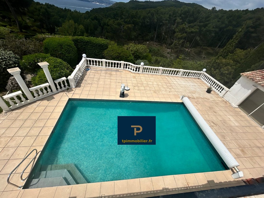 Villa in Saint-Cyr-sur-Mer, Provence-Alpes-Côte d'Azur, France 3 - 15581247