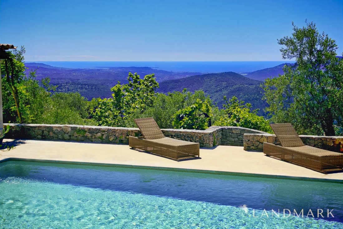 Estate in Cabris, Provence-Alpes-Côte d'Azur, France 1 - 15720263