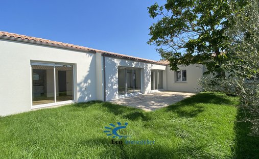 House in Saint Maurice-Fetilly, La Rochelle, France 1