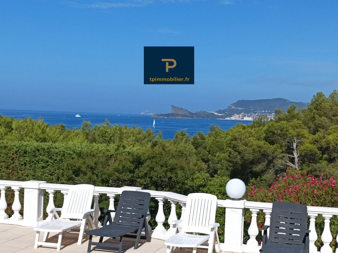 Villa in Saint-Cyr-sur-Mer, Provence-Alpes-Côte d'Azur, France 2 - 15581247