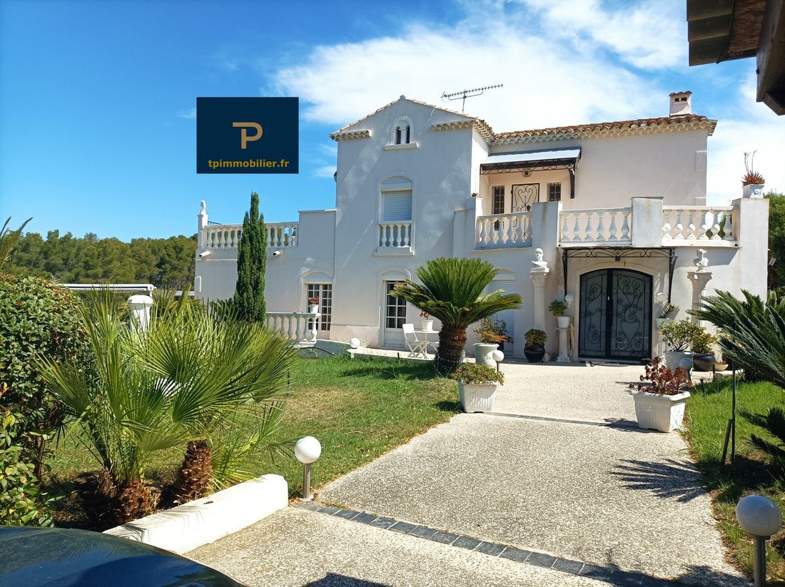 Villa in Saint-Cyr-sur-Mer, Provence-Alpes-Côte d'Azur, France 5 - 15581247