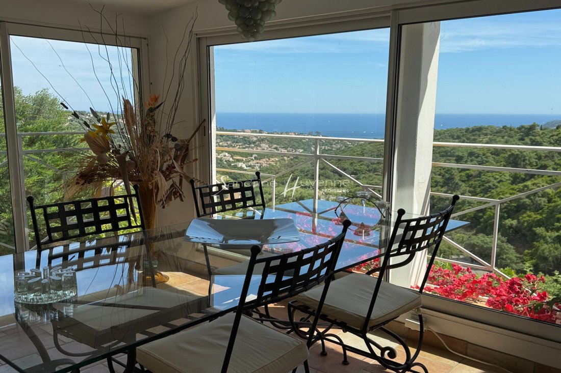 Villa in Sud, Cavalaire-sur-Mer, France 2 - 15719743