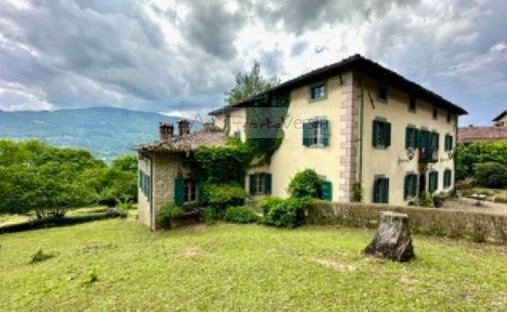 Villa in Castiglione di Garfagnana, Tuscany, Italy 1