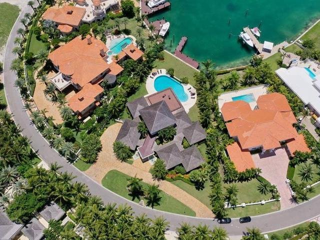 House in Paradise Island, Bahamas 2 - 15715341