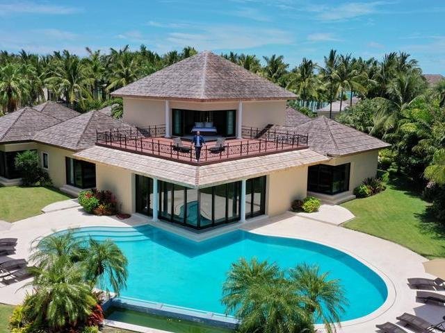 House in Paradise Island, Bahamas 1 - 15715341