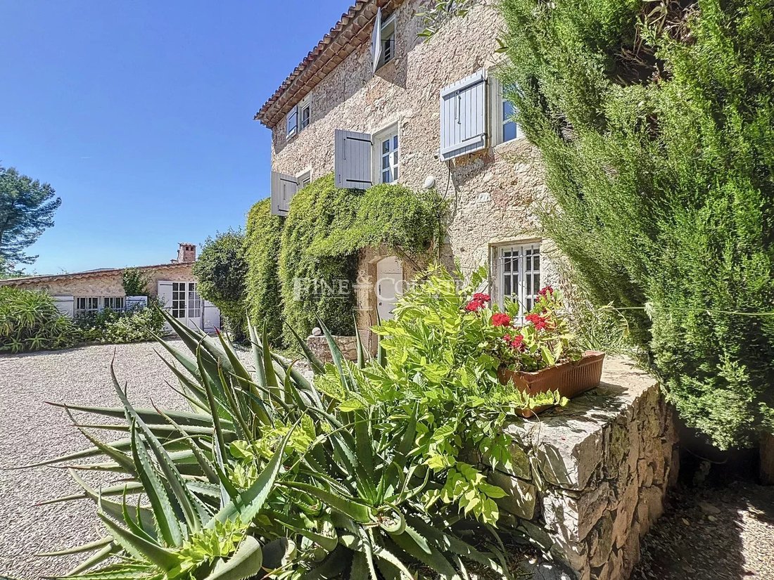 Villa in Grasse, Provence-Alpes-Côte d'Azur, France 2 - 15563734