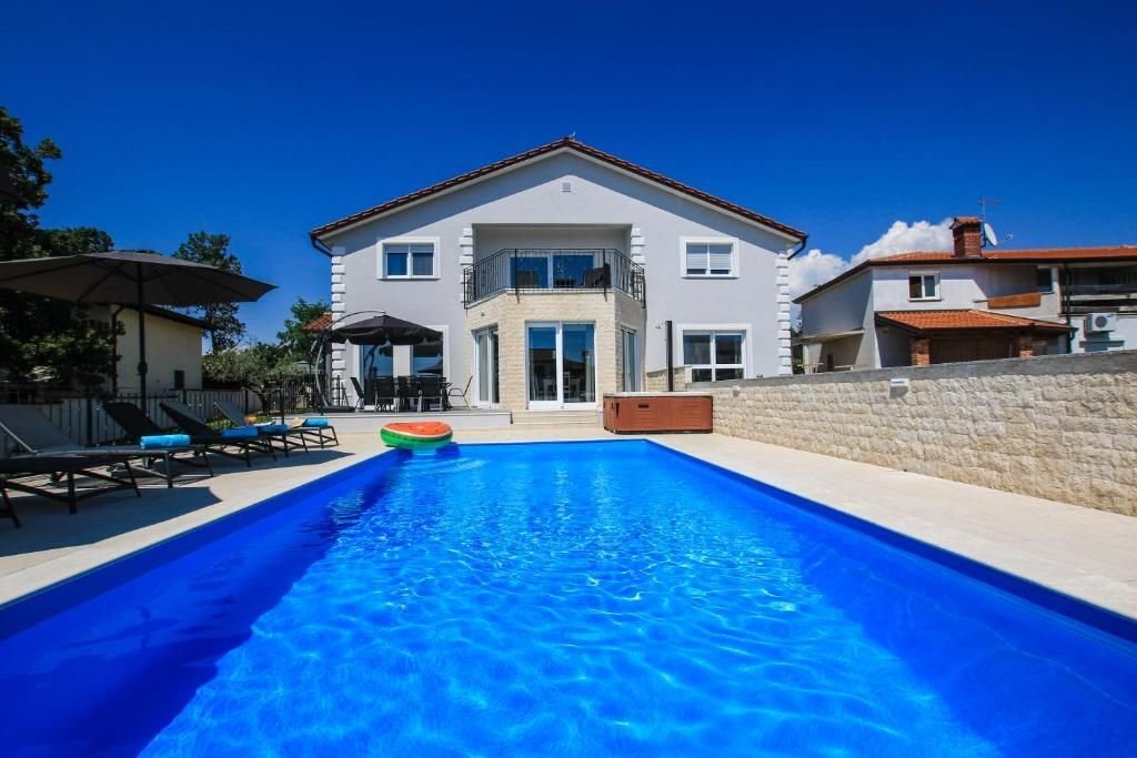 Villa in Valentici, Istria County, Croatia 1 - 15689417