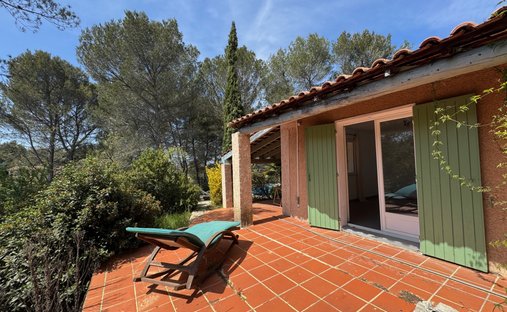 House in Châteauneuf-le-Rouge, Provence-Alpes-Côte d'Azur, France 1