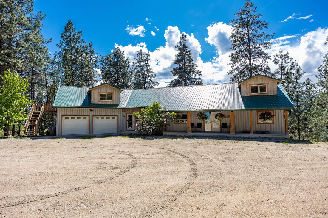 House in Lake Country, British Columbia, Canada 2 - 15716350