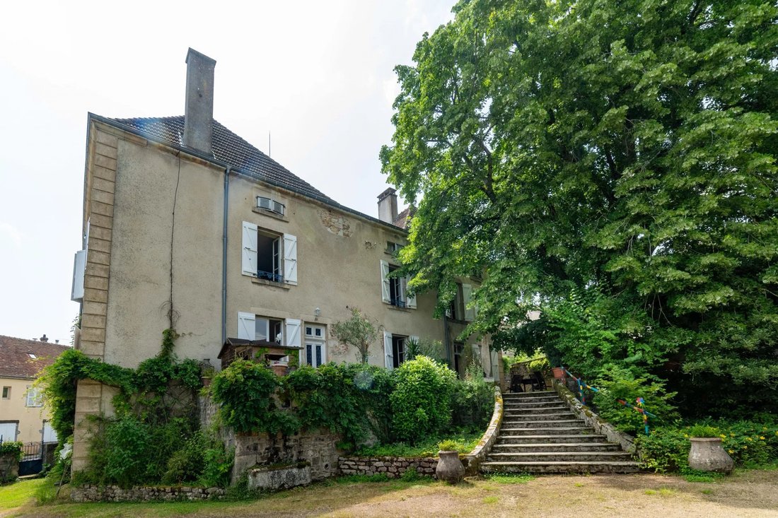 Estate in La Guiche, Bourgogne – Franche-Comté, France 1 - 15722765