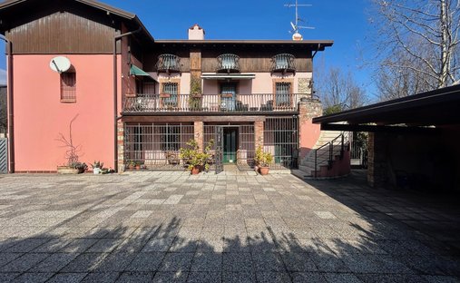 Villa in Rivoltella, Desenzano del Garda, Lombardy 1