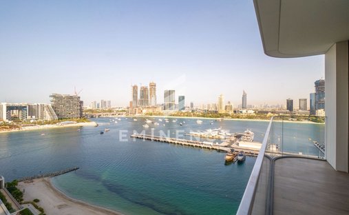 Apartment in Emaar Beachfront, Dubai, United Arab Emirates 1