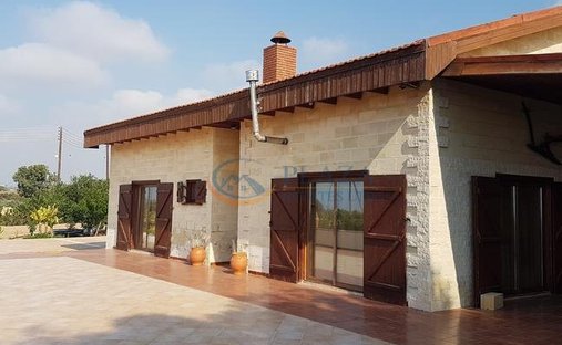 House in Agios Theodoros, Larnaca, Cyprus 1