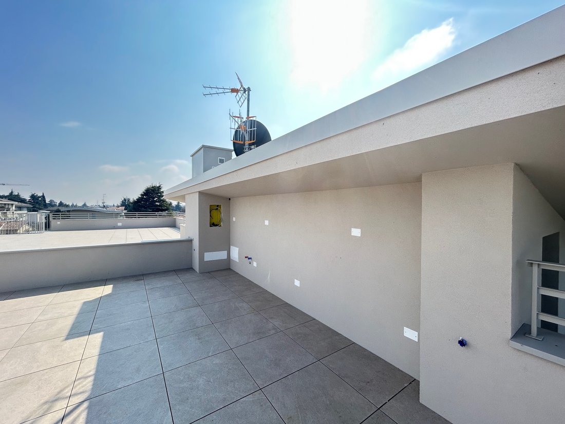Penthouse in Historic Center, Desenzano del Garda, Lombardy 3 - 15727453