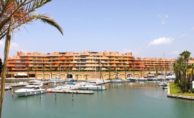 Apartment in Sotogrande, San Roque, Andalusia 1 - 15709530