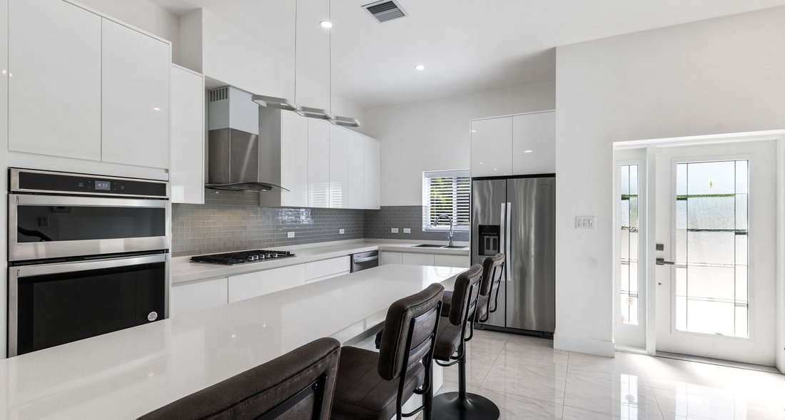 Apartment in George Town, George Town, Cayman Islands 2 - 15726281