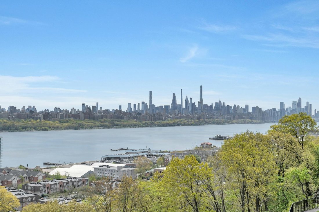 Condo in Cliffside Park, New Jersey, United States 2 - 15727537