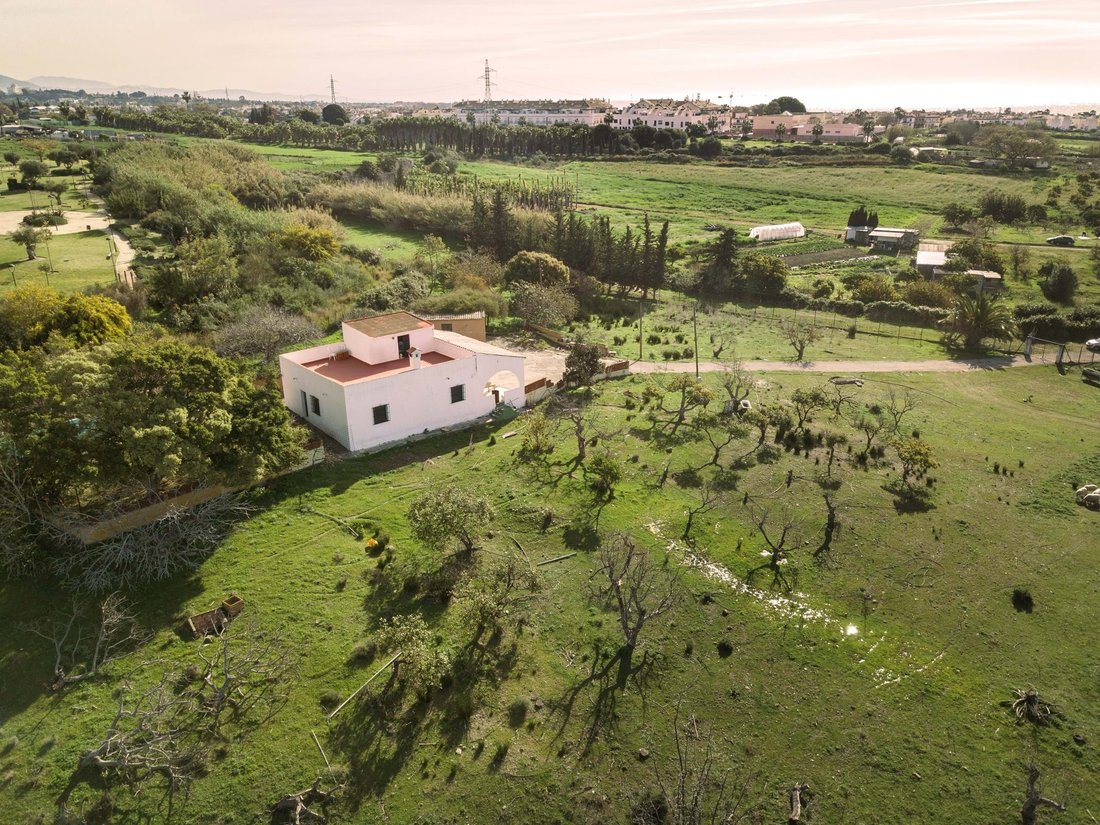 Land in Estepona, Andalusia, Spain 1 - 15724091