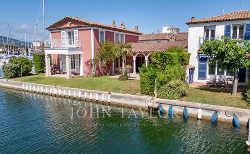 Villa à Est, Cogolin, France 1