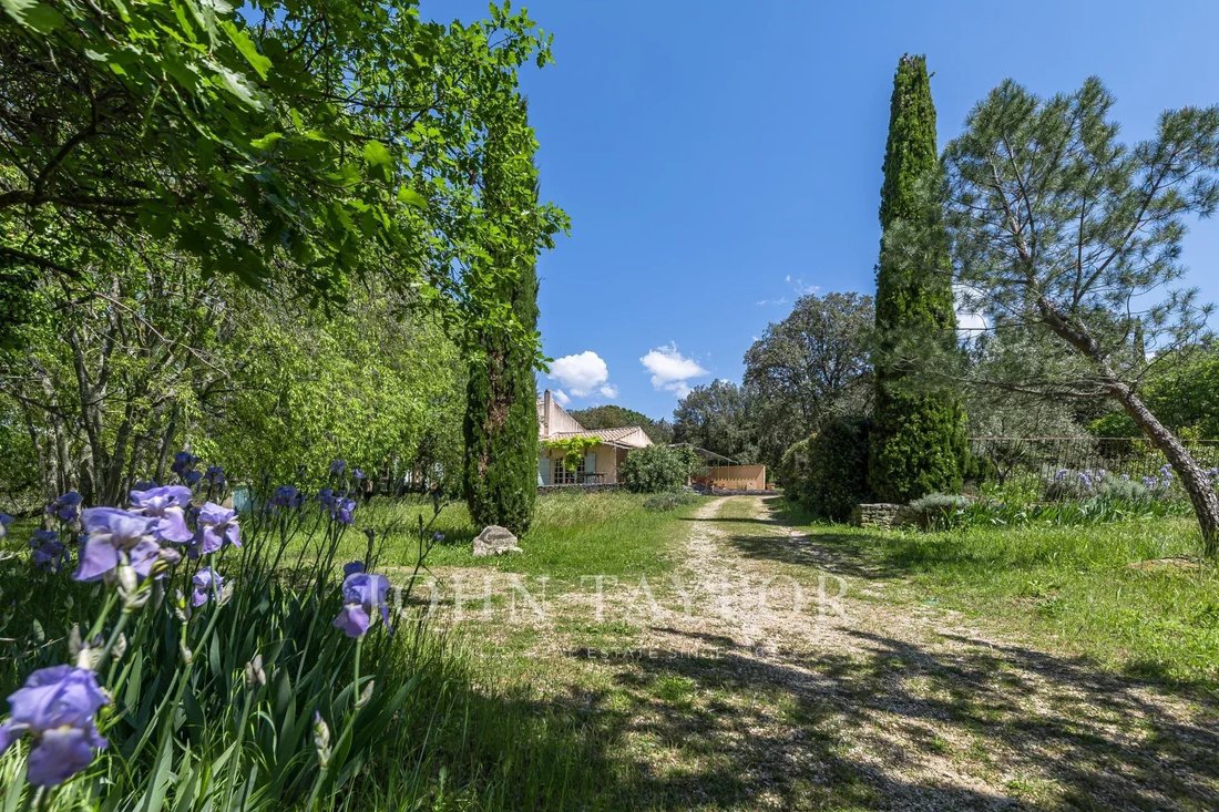 House in Gordes, Provence-Alpes-Côte d'Azur, France 5 - 15727174